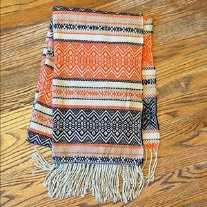 NWOT Banana Republic Geometric Print Coral and Navy Fringed Scarf